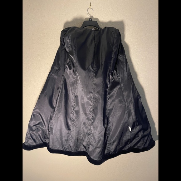 Oversized Hooded, Fur Trimmed, ¾ length Gothic Lolita Corset Coat - Picture 7 of 7